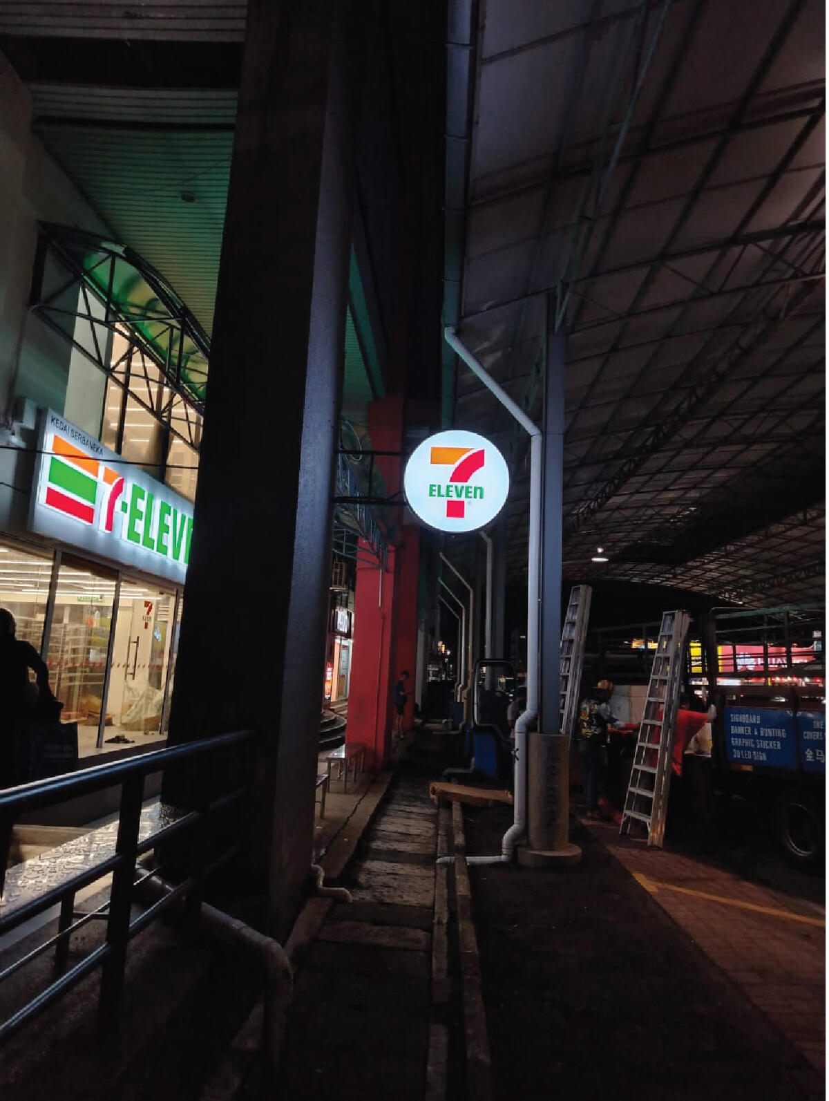 711